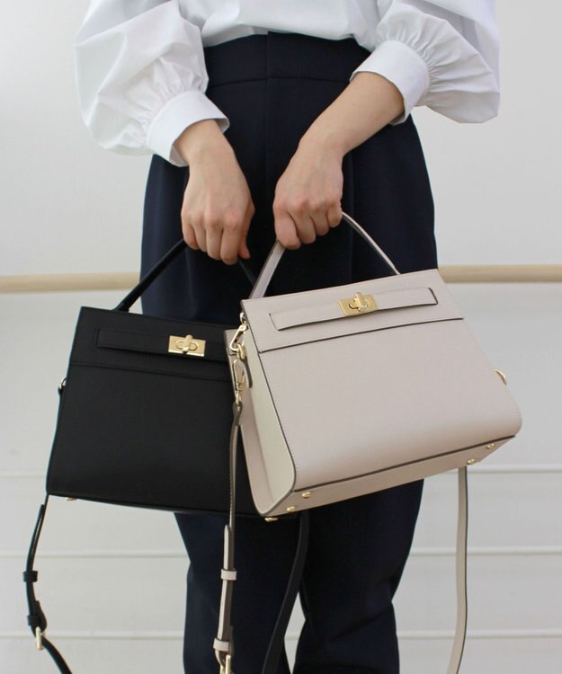 組曲 ベルトデザインスクエアショルダーバッグ アイボリー系