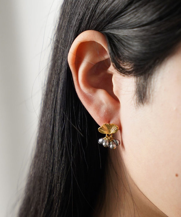 monshiro 【ガラスパール】イチョウプチ ピアス ゴールド×グレー