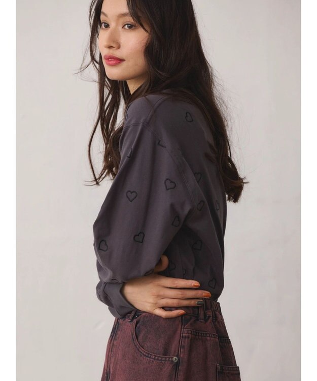 Green Parks ・Ｄｏｕｂｌｅ　Ｆｌａｇｓ　ハート刺繍ロンＴ Charcoal Gray