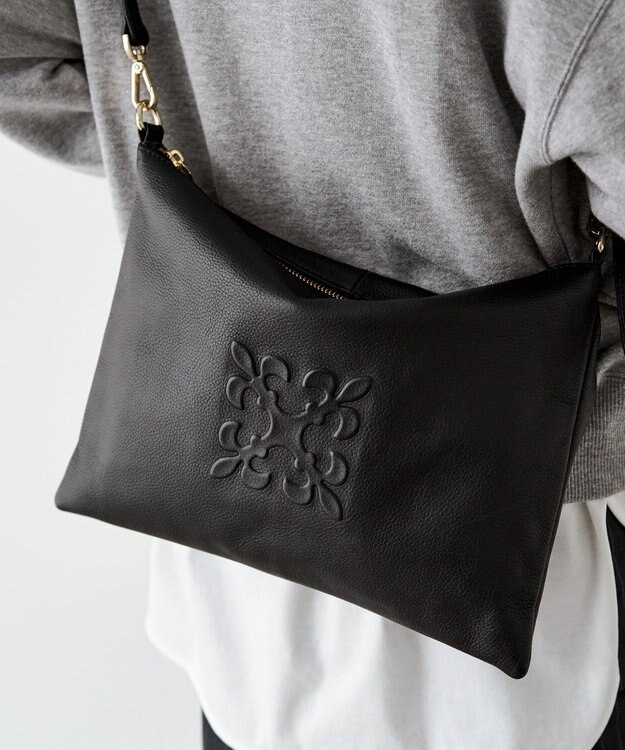 russet エンボスモノグラム ソフトレザーショルダーバッグ(CE-1547) Black