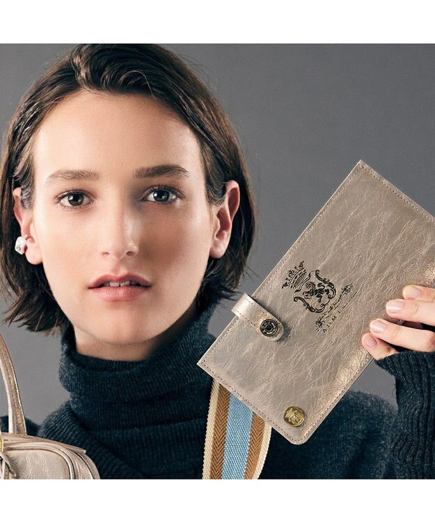 A.D.M.J. 【牛革】イタリアンレザークラックメタルスリムウォレット プラチナ