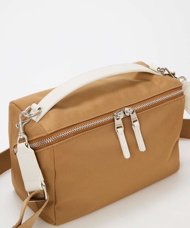 TOPKAPI 【Breath TOPKAPI】【撥水】マット ナイロン ボックス型 ショルダーバッグ ベージュ