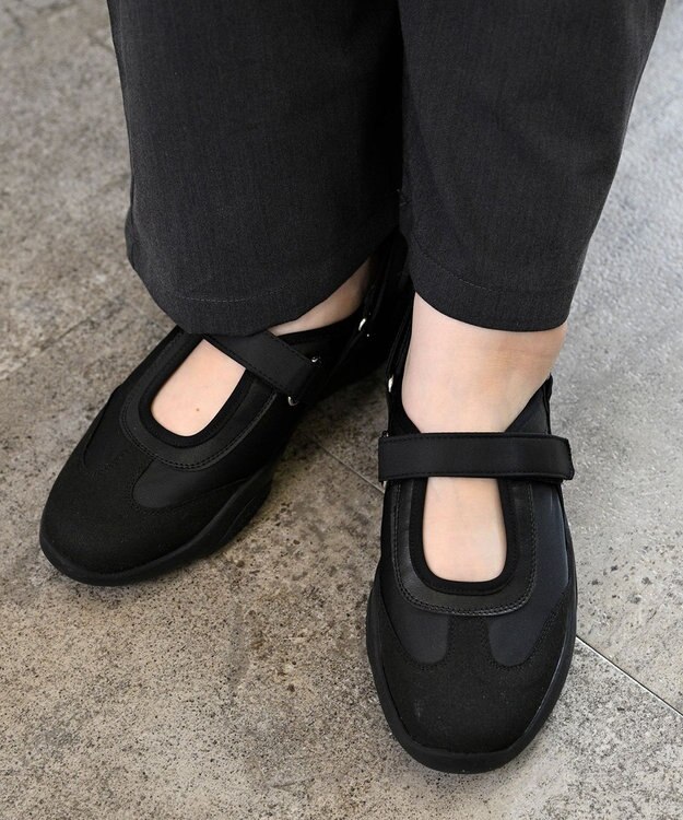 APOM 晴雨兼用　ウォーターレジストメリージェーンスニーカー ブラック