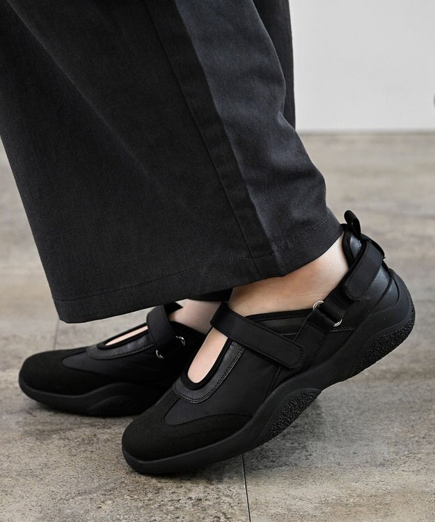 APOM 晴雨兼用　ウォーターレジストメリージェーンスニーカー ブラック