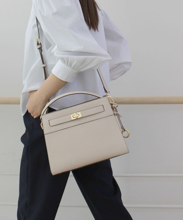 組曲 ベルトデザインスクエアショルダーバッグ アイボリー系