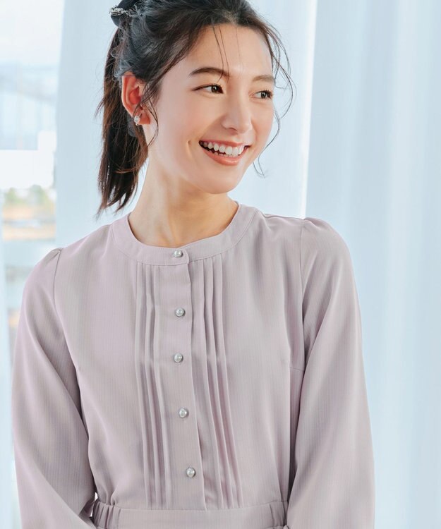 Tiaclasse 【新色追加・洗える】パールボタンプリーツワンピース グレージュ