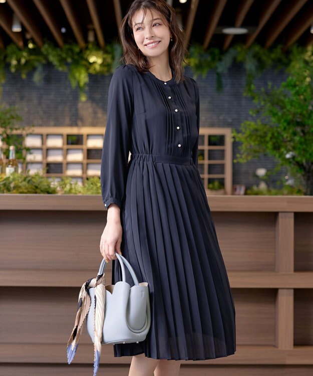 Tiaclasse 【新色追加・洗える】パールボタンプリーツワンピース ネイビー