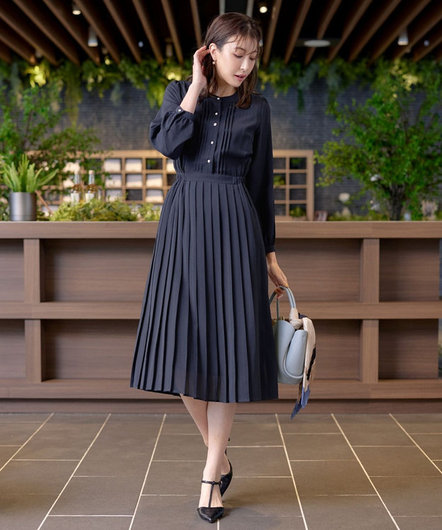 Tiaclasse 【新色追加・洗える】パールボタンプリーツワンピース ネイビー