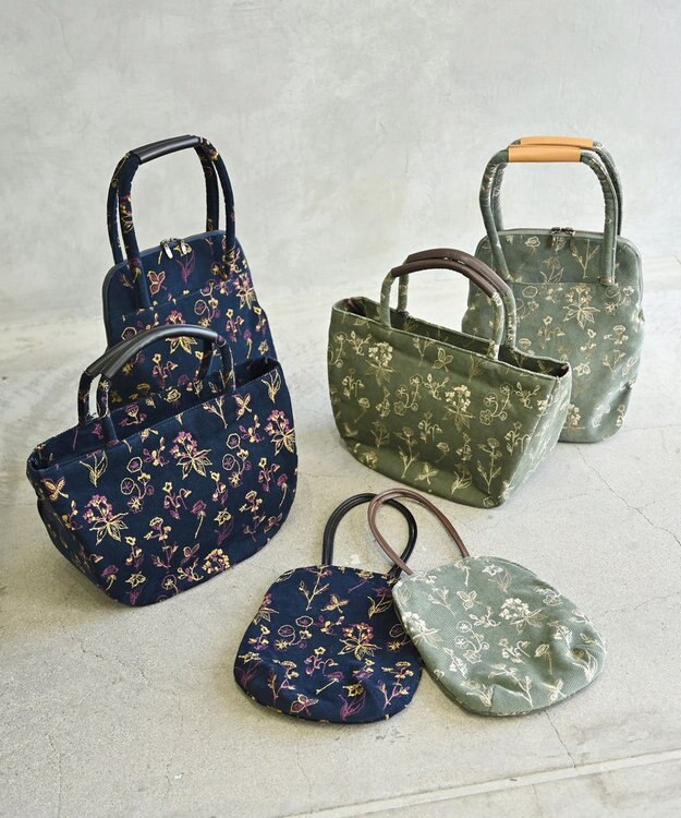 AND WOOL 花刺繍の半円バッグ グリーン