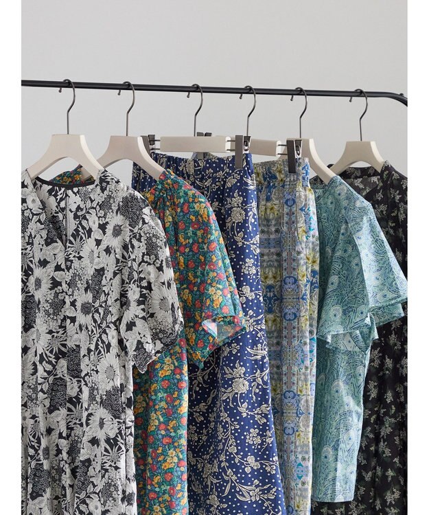 Te chichi 【LIBERTY FABRICS】Vネックフレアワンピース ブラック