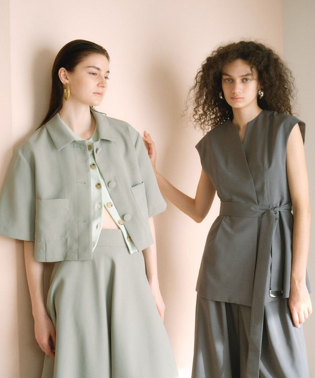 #Newans 【シワになりにくい】〈花乃まりあさんコラボ〉クロップドシャツジャケット スモークグリーン