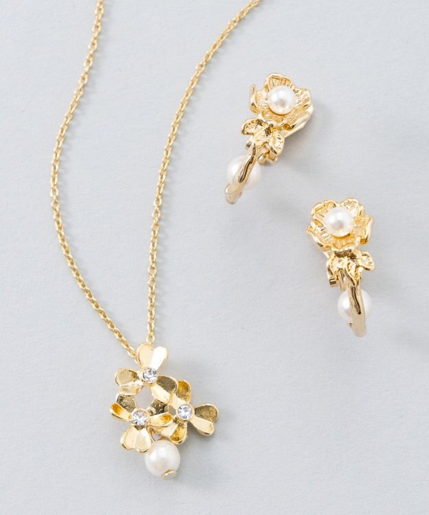 組曲 メタルフラワーフープイヤリング ゴールド系