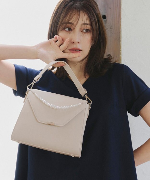 Tiaclasse 【安田美沙子さん着用・4way /2TYPEハンドル】パールチェーン付きハーフフォーマルミニバッグ ベージュ