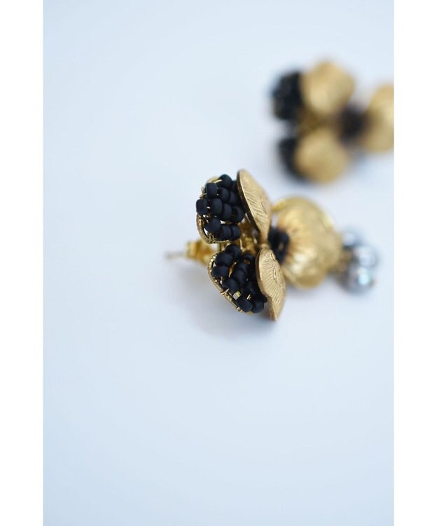 monshiro 【パール】ビオラ イヤリング（ブラック） ゴールド