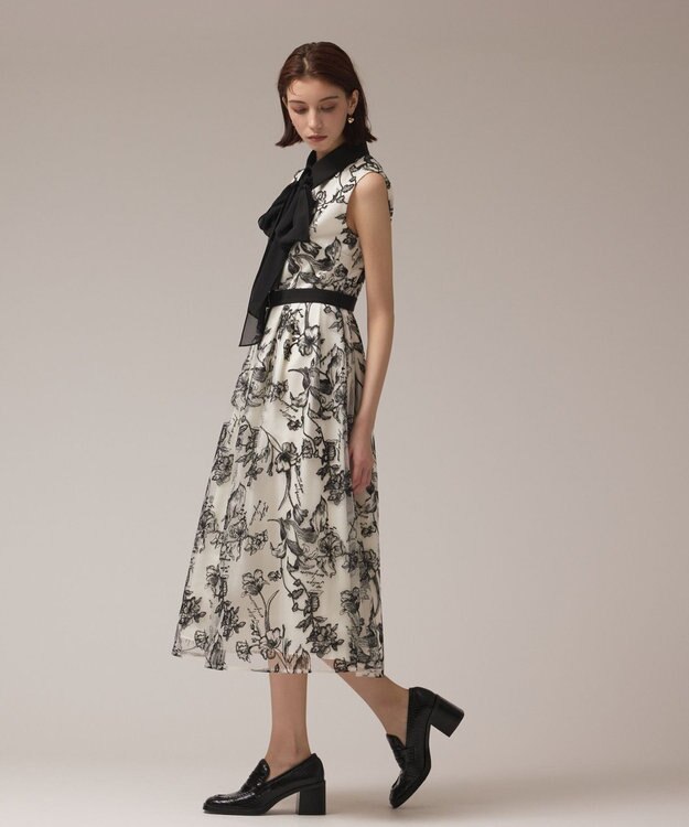 GRACE CONTINENTAL フラワー刺繍ボウタイドレス キナリ