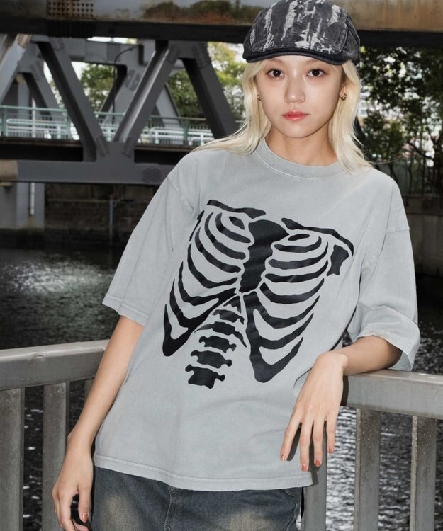 WEGO 【ユニセックス着用ITEM】ブリーチボーングラフィックT（SS） グレー