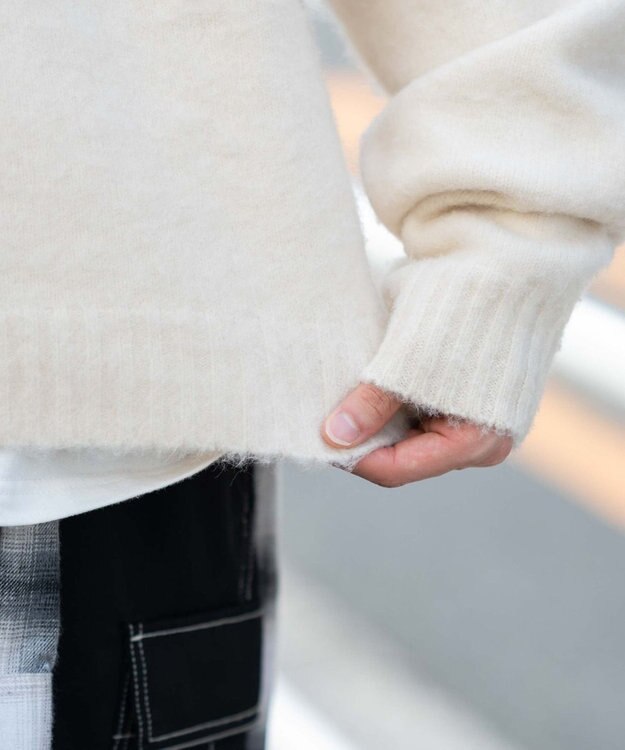 WEGO 【ユニセックス着用ITEM/MLサイズ展開/25年秋冬新作】ファジーグラフィックプルオーバー オフホワイト