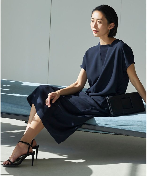 ICB 【接触冷感・UVケア・速乾・洗える】FluidBackSatin レイヤードデザインワンピース ネイビー系