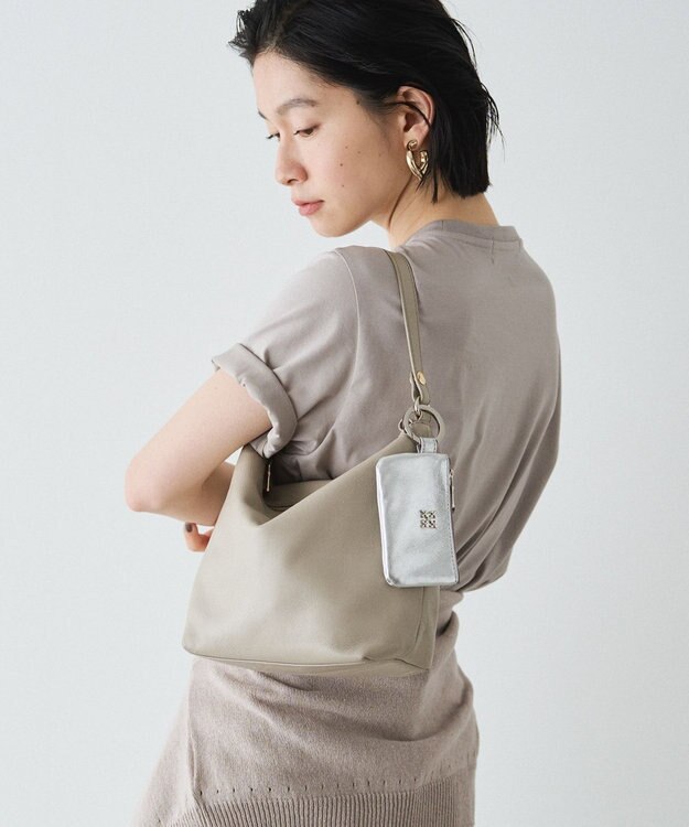 russet カラビナ付き ソフトレザーマルチケース(Z-211) Silver