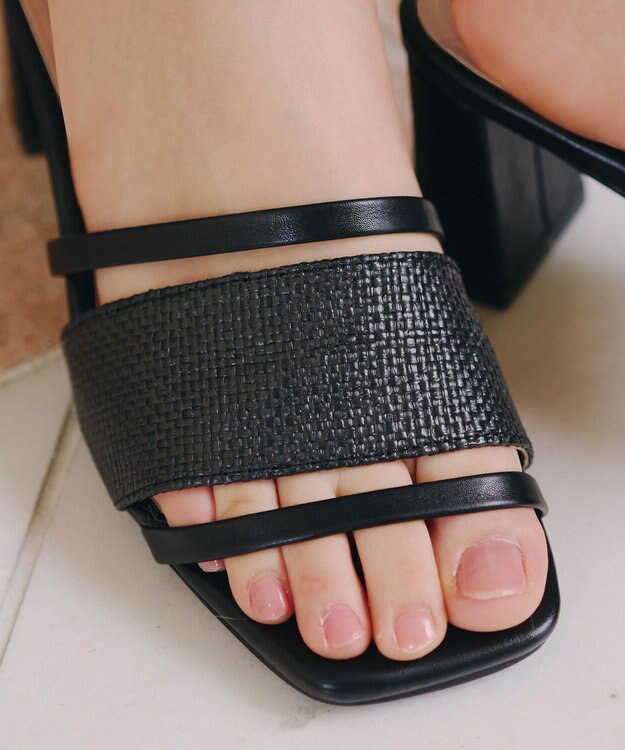 Tiaclasse 【小倉優子さん着用】ラタン風配色ストラップサンダル ブラック