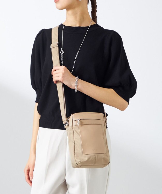 Y'SACCS 小西真奈美×Y'SACCS コンビスクエアショルダーバッグ アイボリー