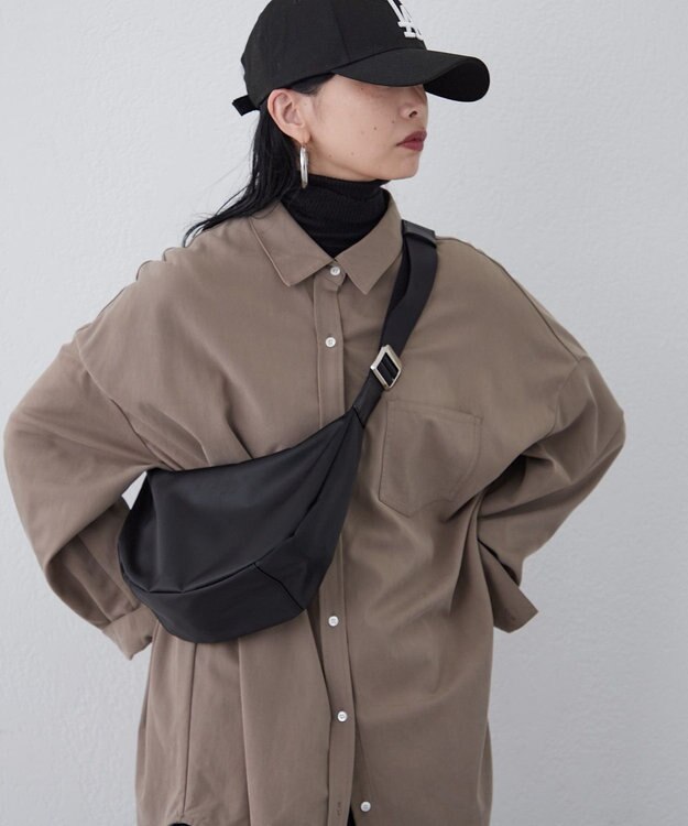 russet ナイロンラウンドショルダーバッグ (CE-1327-WEB) Black2