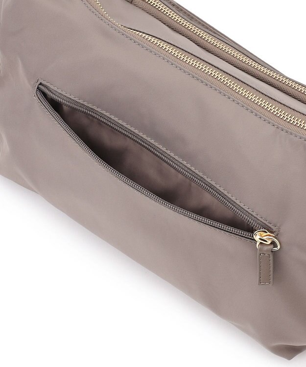 23区 【先行予約】ナイロン サイドポケット ショルダーバッグ グレージュ系