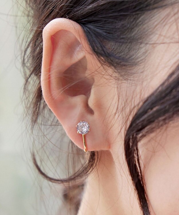 Tiaclasse ワンポイントクリスタルイヤリング ゴールド