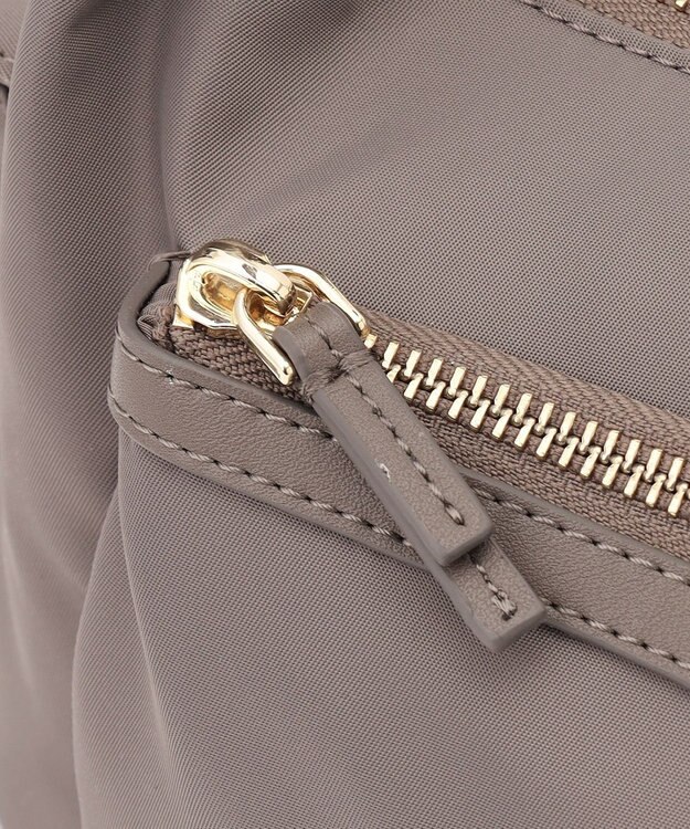 23区 【先行予約】ナイロン サイドポケット ショルダーバッグ グレージュ系