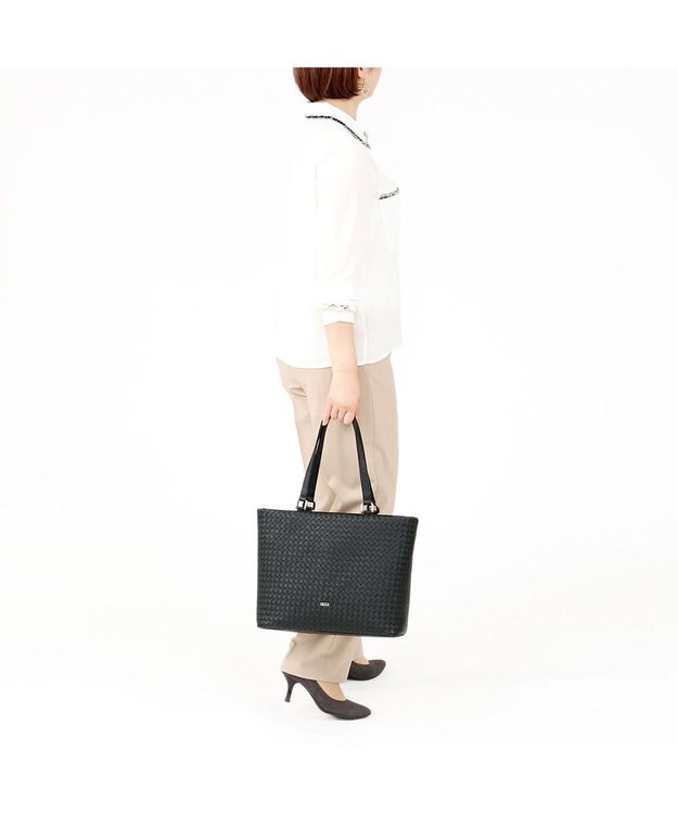 IBIZA マノ　セミショルダーバッグ 黒