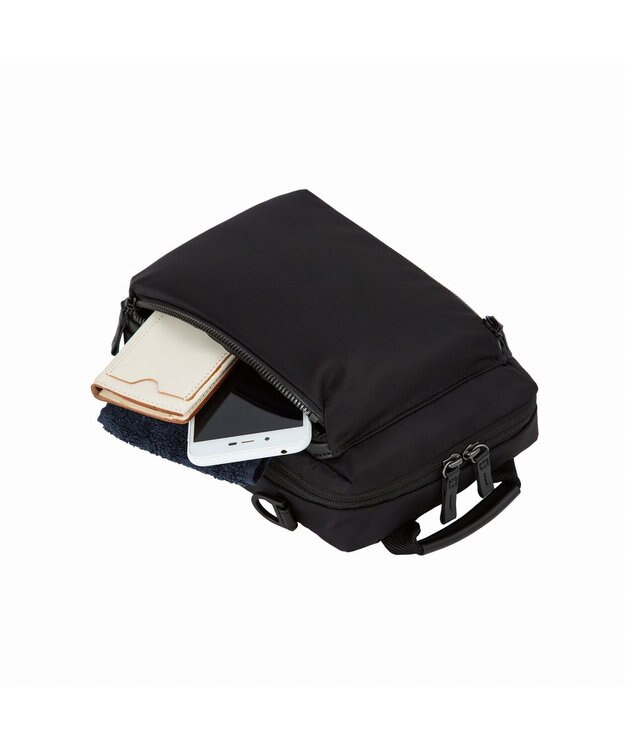 ACE BAGS & LUGGAGE ace. メトレクス ショルダーバッグ  軽量 縦型 19111 エース ブラック