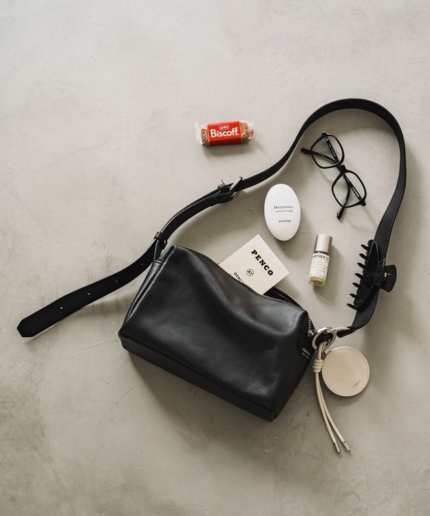 週末sale【新品】リヴドロワ ワイドスクエアショルダーバッグ コーデのポイントに】ワイドスクエアショルダーバッグ | RIVE