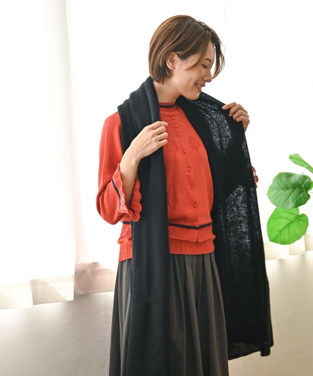 AND WOOL 〈上質な素材と手仕事から生まれたニット〉ホワイトカシミヤ100%の大判ストール ブラック