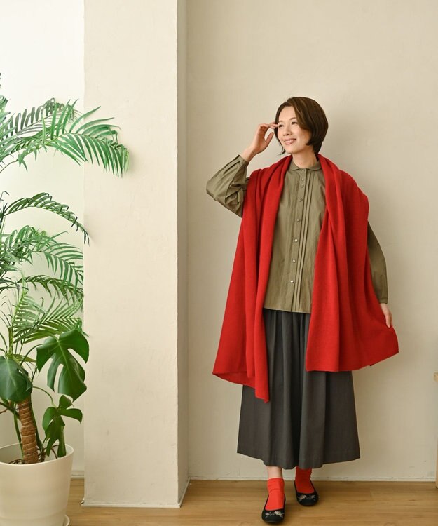 AND WOOL 〈上質な素材と手仕事から生まれたニット〉ホワイトカシミヤ100%の大判ストール レッド