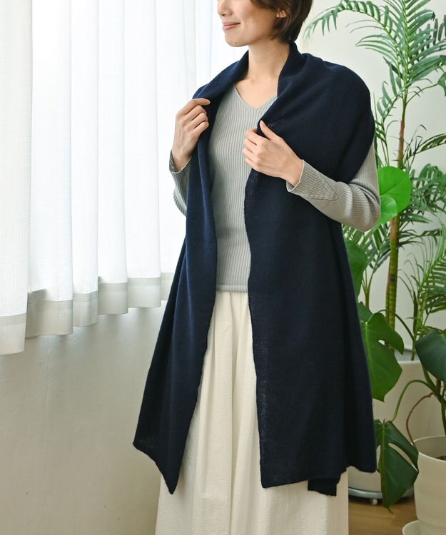AND WOOL 〈上質な素材と手仕事から生まれたニット〉ホワイトカシミヤ100%の大判ストール ネイビー