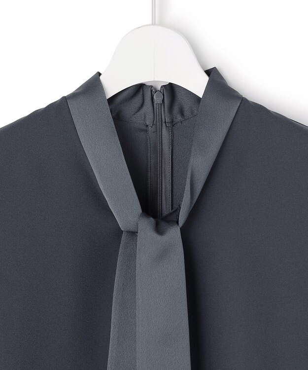 ICB 【先行予約】 FluidBackSatin ドルマンスリーブボウタイブラウス ダルブルー