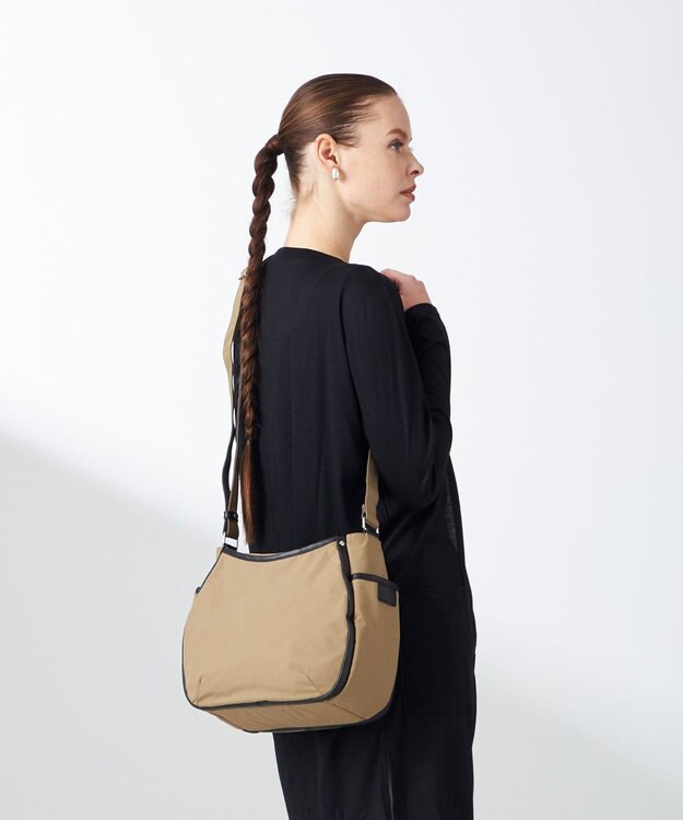 Y'SACCS 【ムック本掲載】タスランナイロンショルダーバッグ ベージュ【WEB限定カラー】