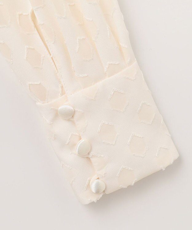 自由区 【洗える】カットジャカード ボウタイブラウス アイボリー系