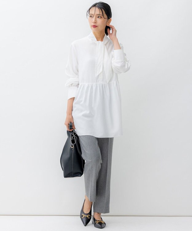 23区 【洗える】ウールライクカルゼ テーパード パンツ グレー系