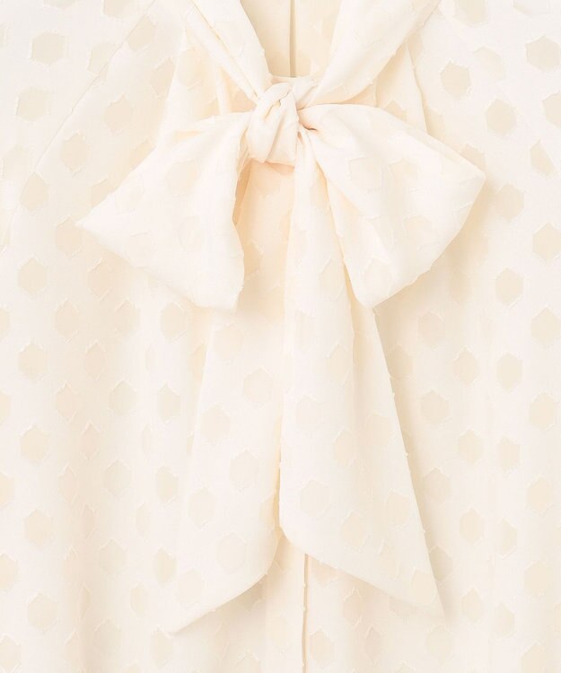 自由区 【洗える】カットジャカード ボウタイブラウス アイボリー系