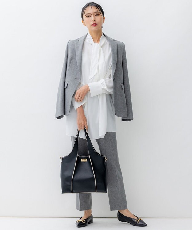 23区 【洗える】ウールライクカルゼ テーパード パンツ グレー系