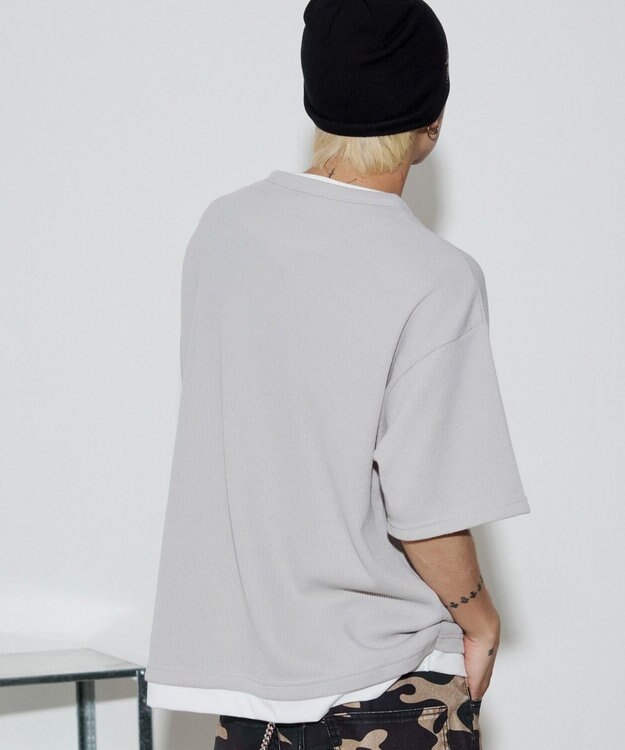 WEGO 【ユニセックス着用ITEM/MLサイズ展開】キーネックフェイクレイヤードグラフィックT（SS） グレー