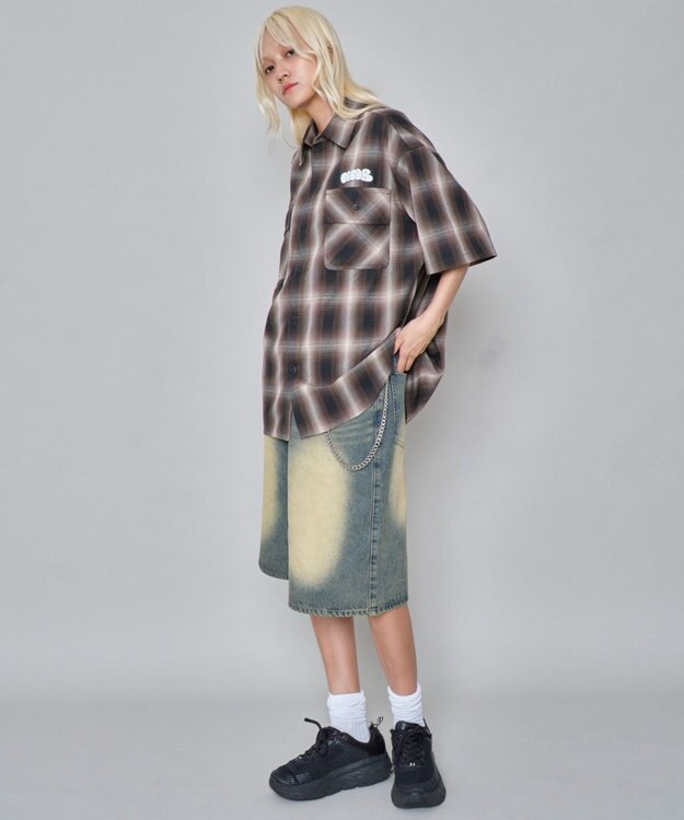 WEGO 【ユニセックス着用ITEM】チェーン付きスーパーバギーデニムショーツ デニム淡加工色