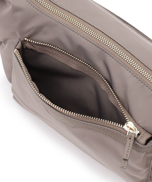 23区 【先行予約】ナイロン サイドポケット ショルダーバッグ グレージュ系