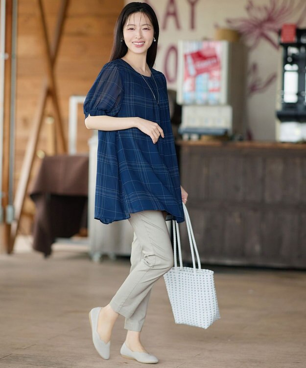 Tiaclasse L 麻混ストレッチテーパードパンツ ライトグレー