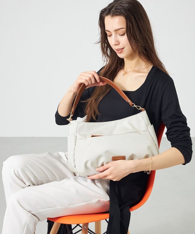 LA BAGAGERIE ポリエステルキャンバス　タックショルダー アイボリー