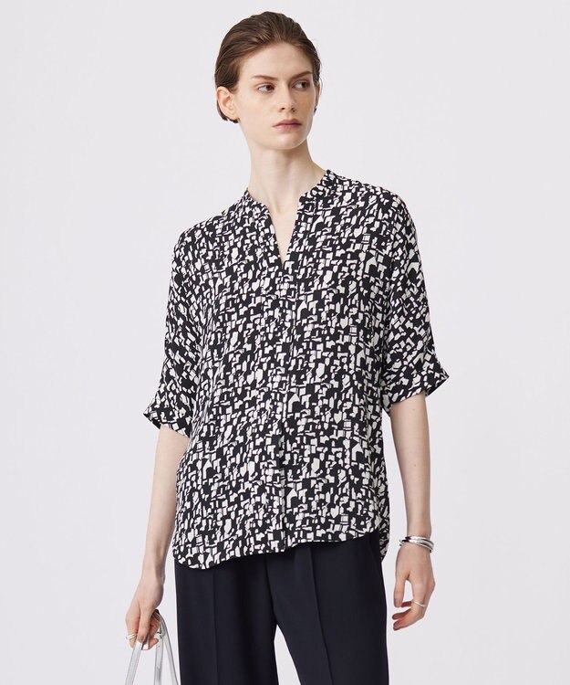 ICB 【新色追加・接触冷感・UVケア・速乾・洗える】BackSatinAmunzen  5分袖 キーネックブラウス ブラック×オフホワイト系