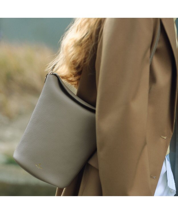 PELLE BORSA 縦型フラップショルダー Reinette レネット 4791 グレージュ