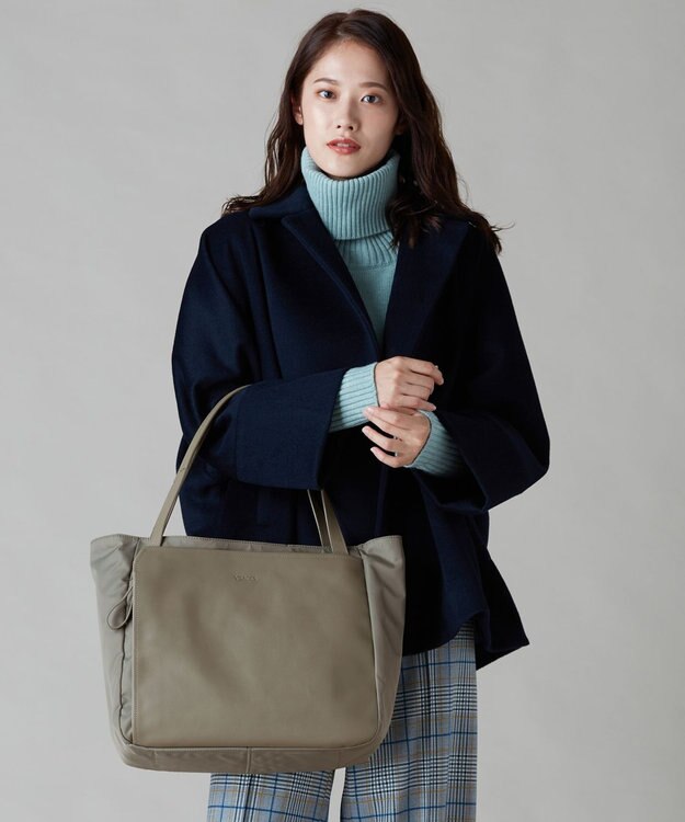 Y'SACCS ナイロン×レザー　スクエアトートバッグ Mサイズ グレージュ