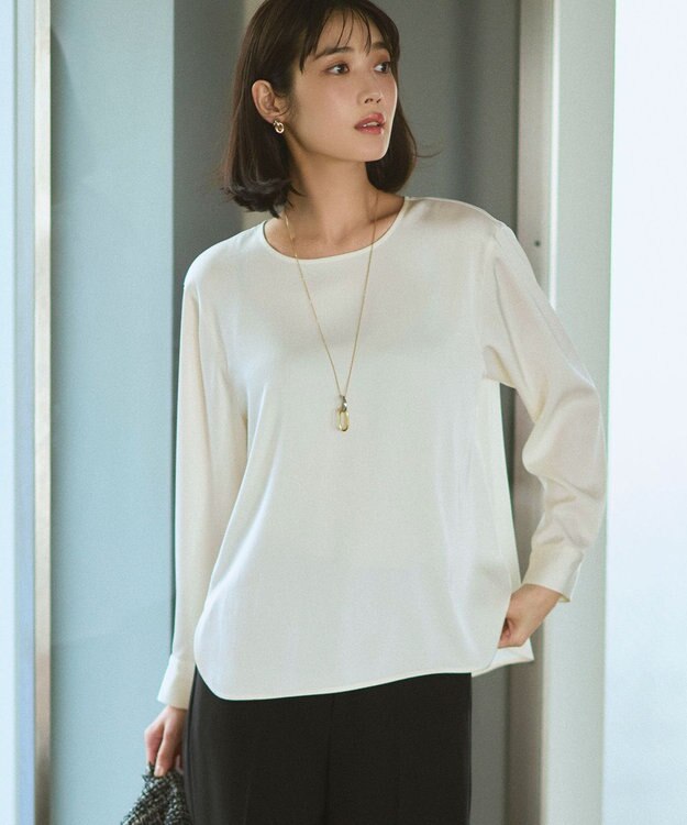 23区 L カフスボタン サテンTEEブラウス アイボリー系